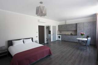 Апарт-отели Апартотель Sumskaya Apartments Киев Апартаменты с балконом-1