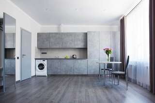 Апарт-отели Апартотель Sumskaya Apartments Киев Апартаменты с балконом-2